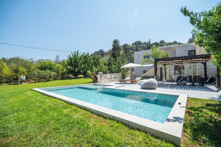 renaissance modern home! private pool (29)